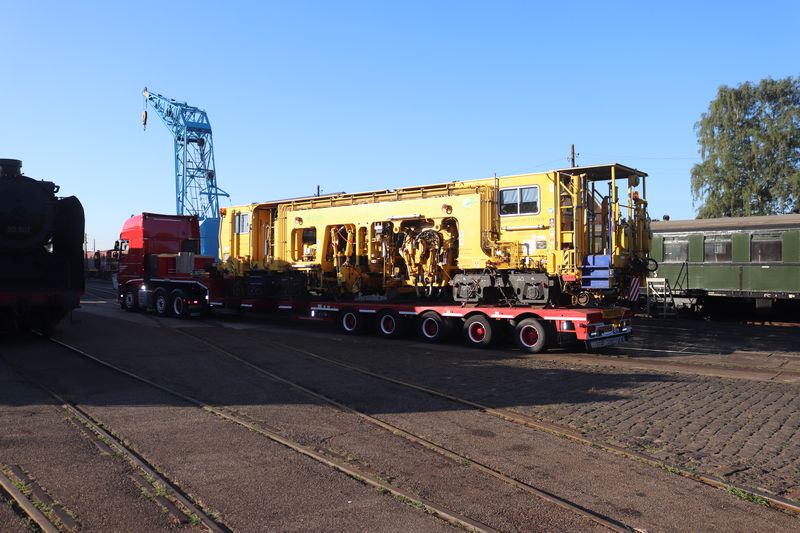 BAM Stopmachine met het fabrieksnummer 1214 en het UIC-nummer 99 84 942 8 702-7.